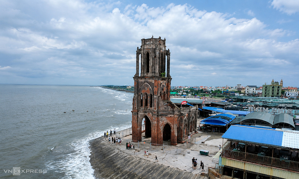 Nhà thờ đổ Hải Lý trở thành điểm du lịch chứng tích biến đổi khí hậu đầu tiên tại Việt Nam